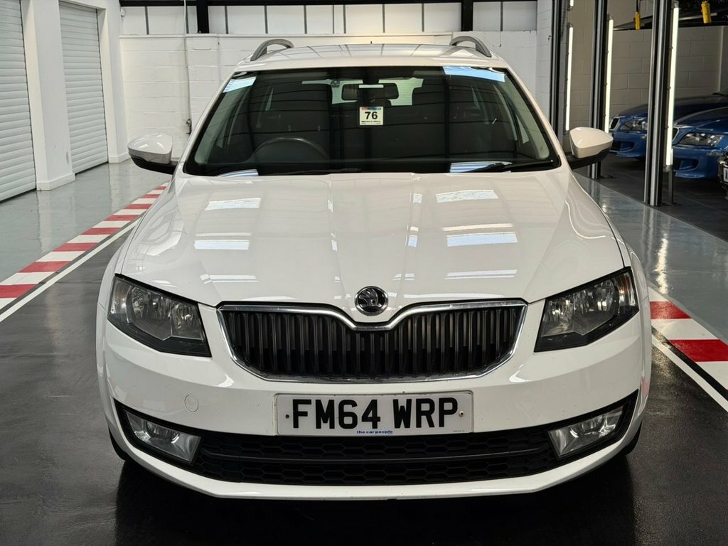 Skoda Octavia 1.6L Se Business White #5