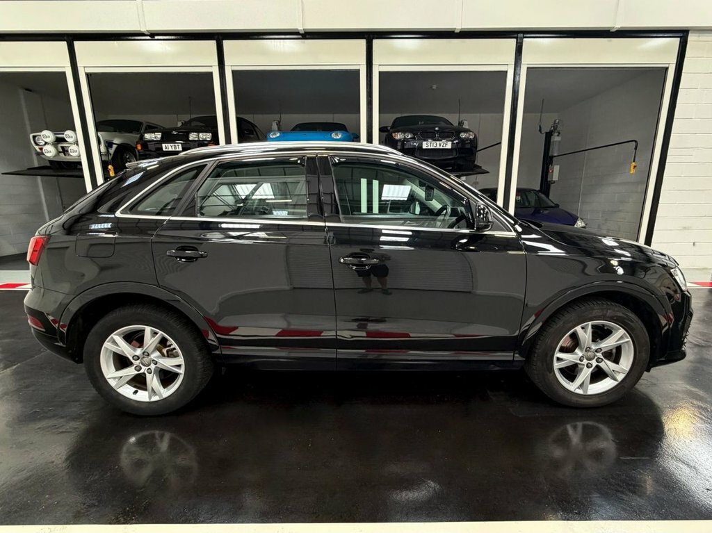 Audi Q3 1.4L Sport Black #2