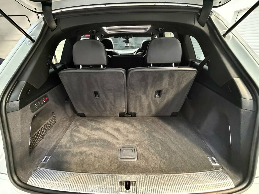 Audi Q7 3L Black Edition White #4