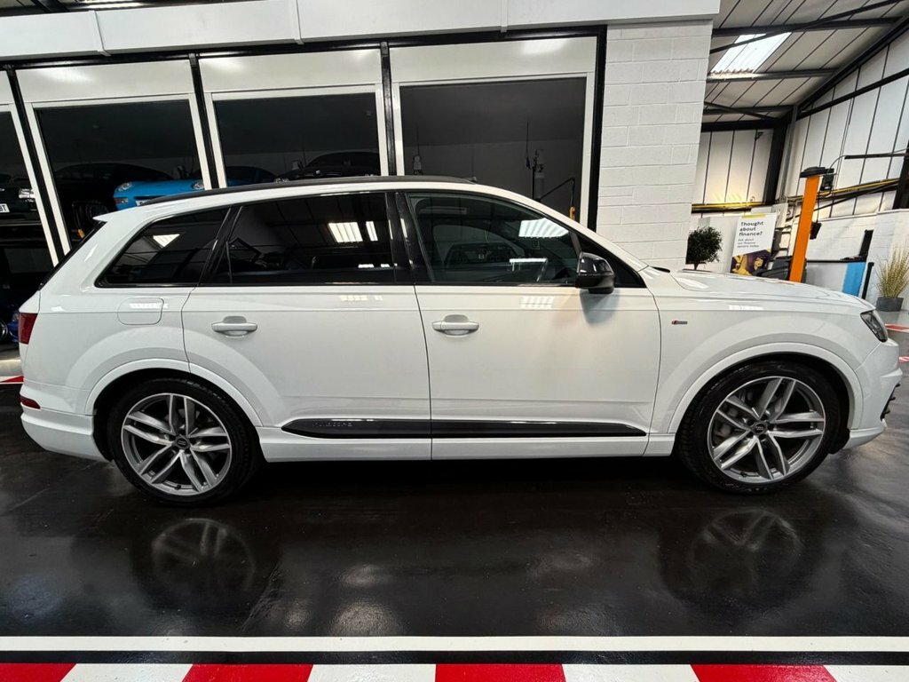 Audi Q7 3L Black Edition White #5