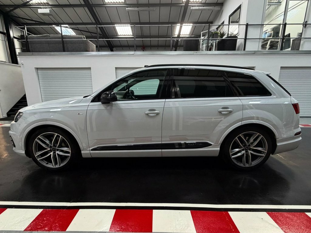 Audi Q7 Black #8
