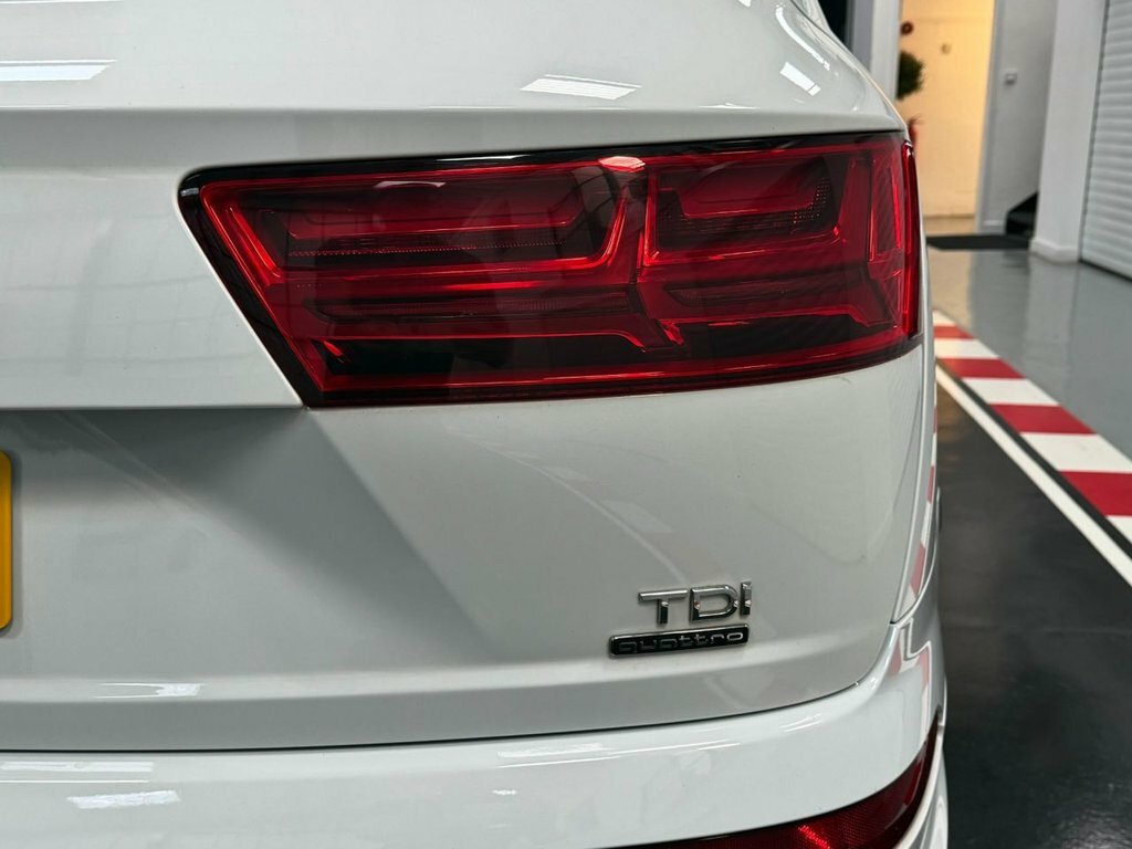 Audi Q7 Black #12