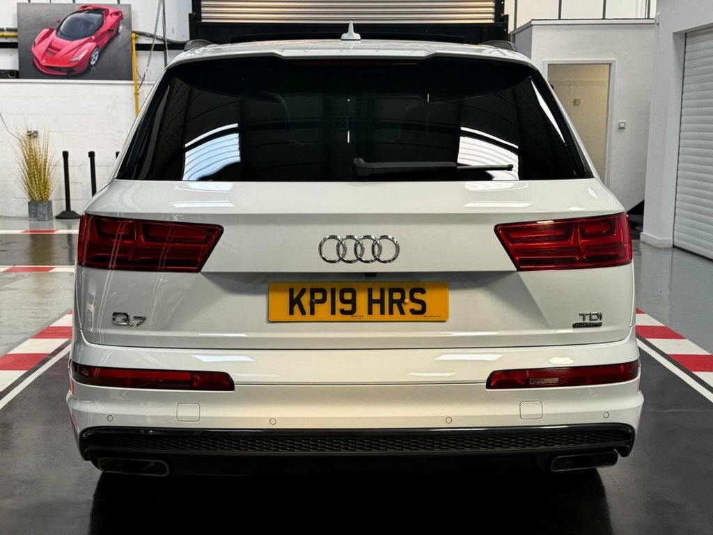 Audi Q7 Black #7