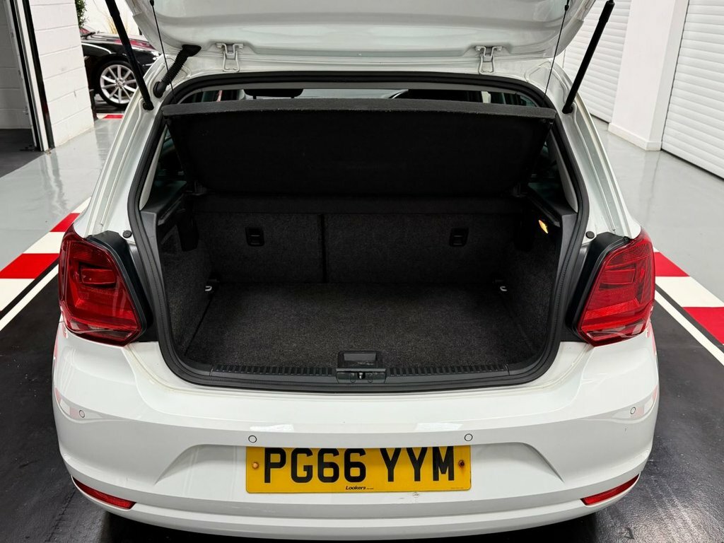 Volkswagen Polo 1L Match White #6