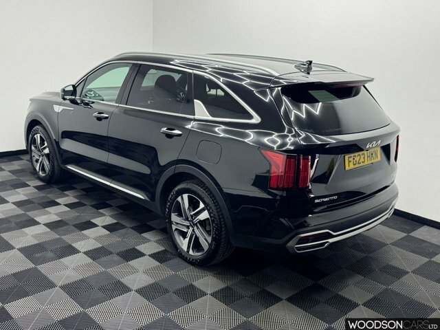 Kia Sorento 2023 1.6 T-gdi 13.8Kwh 4 Suv Plug-in Hy Black #2