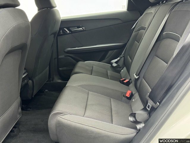MG MG4 2023 51Kwh Se Hatchback 170 Ps White #5