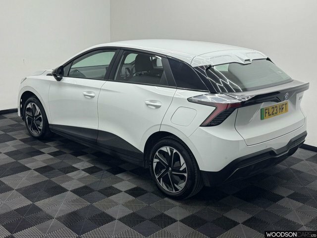 MG MG4 2023 51Kwh Se Hatchback 170 Ps White #2