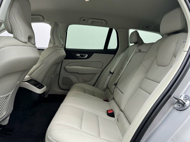 Volvo V60 2023 2.0 B4 Mhev Plus Estate Hybrid Dct Silver #5