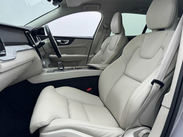 Volvo V60 2023 2.0 B4 Mhev Plus Estate Hybrid Dct Silver #3