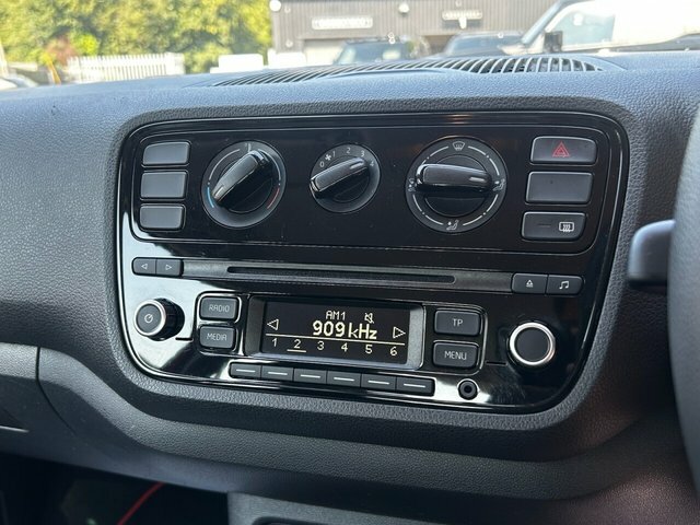 Volkswagen Up 1.0 Groove Up Hatchback Euro 5 Silver #24