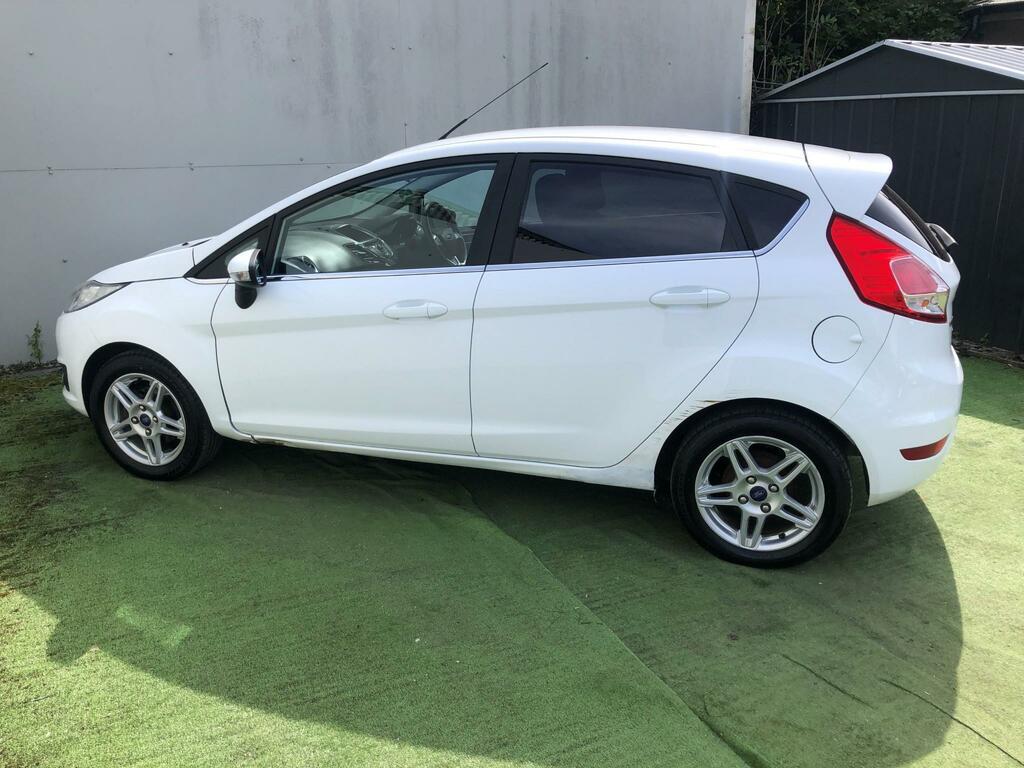 Ford Fiesta Zetec White #5