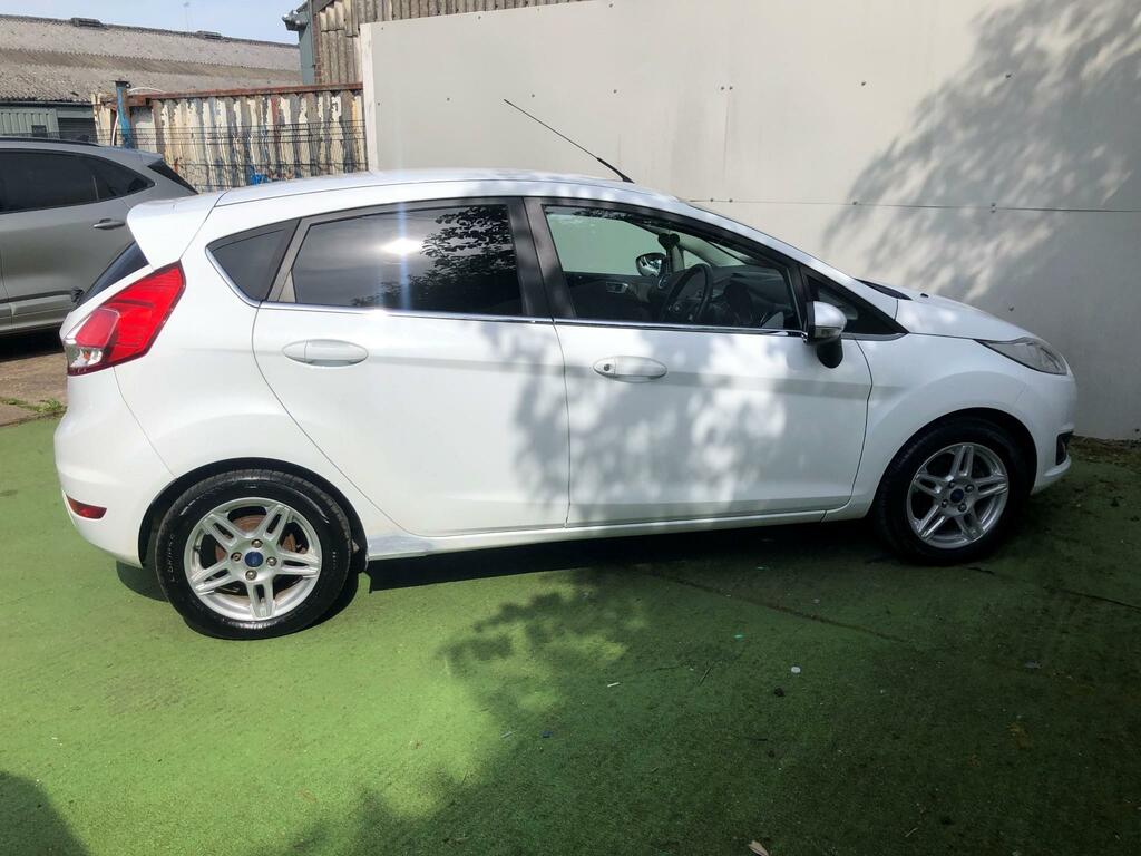 Ford Fiesta Zetec White #6