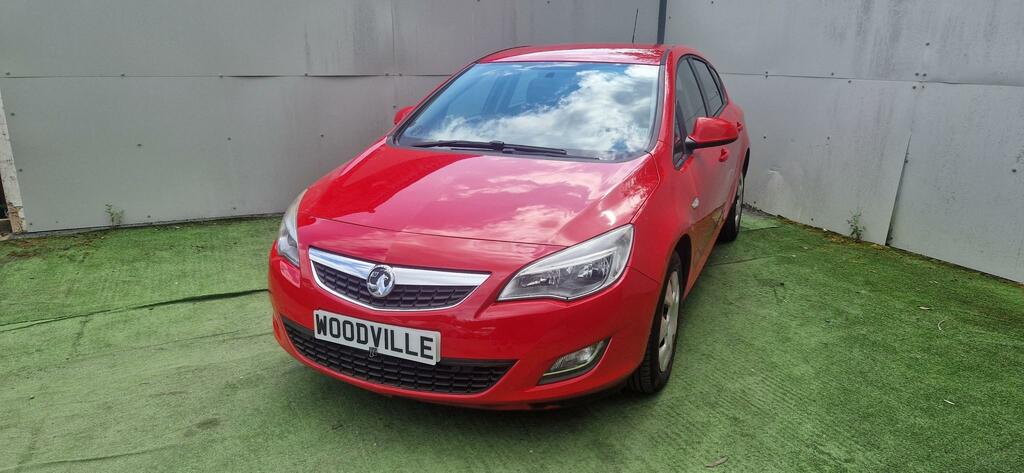 Vauxhall Astra Exclusive Auto SD12NZP Red