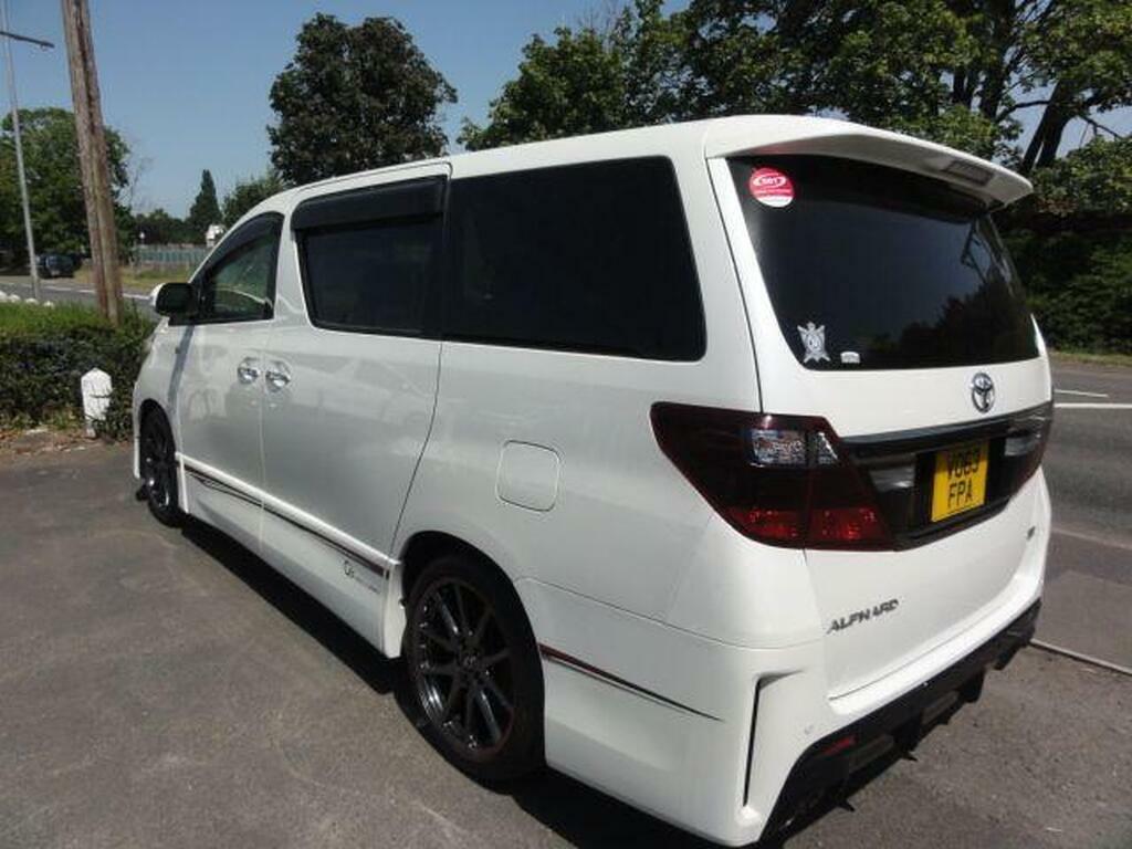 Toyota Alphard Petrol White