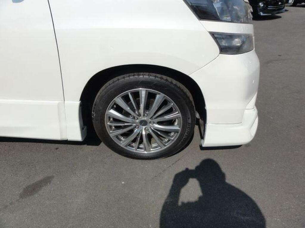 Toyota Vellfire Vellfire White #13