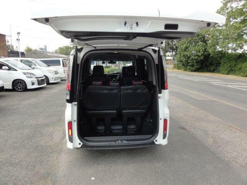 Honda StepWagon Waku Waku Cool Spirit With Car VX 1.5 White #3