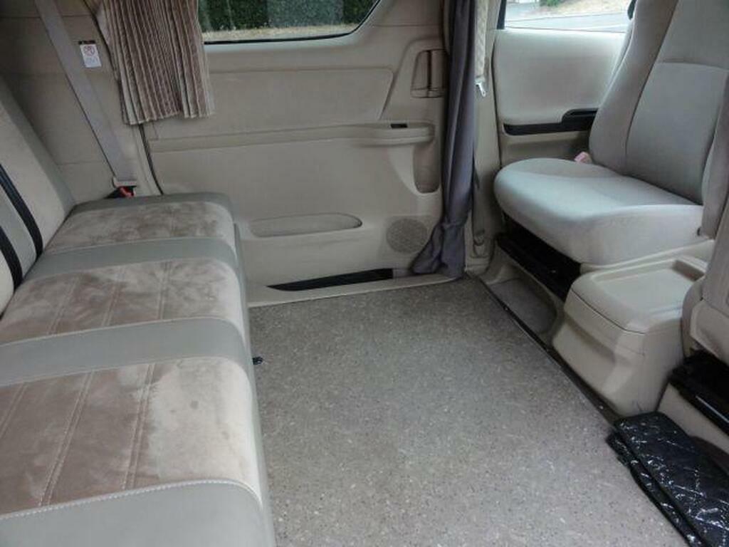 Toyota Vellfire Mpv 200909 White #21