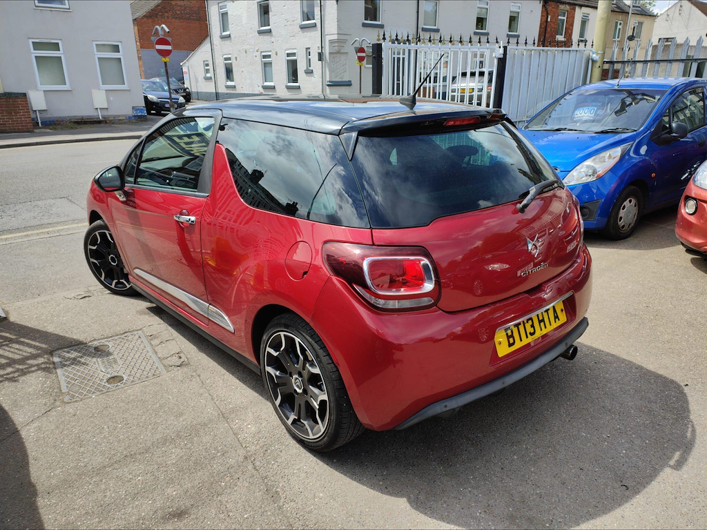 Citroen DS3 1.6 E-hdi Airdream Dstyle Plus Euro 5 Ss Red #4