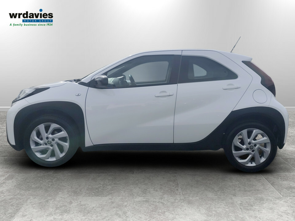 Toyota Aygo X 1.0 Vvt-i Pure DP24EXT White #4
