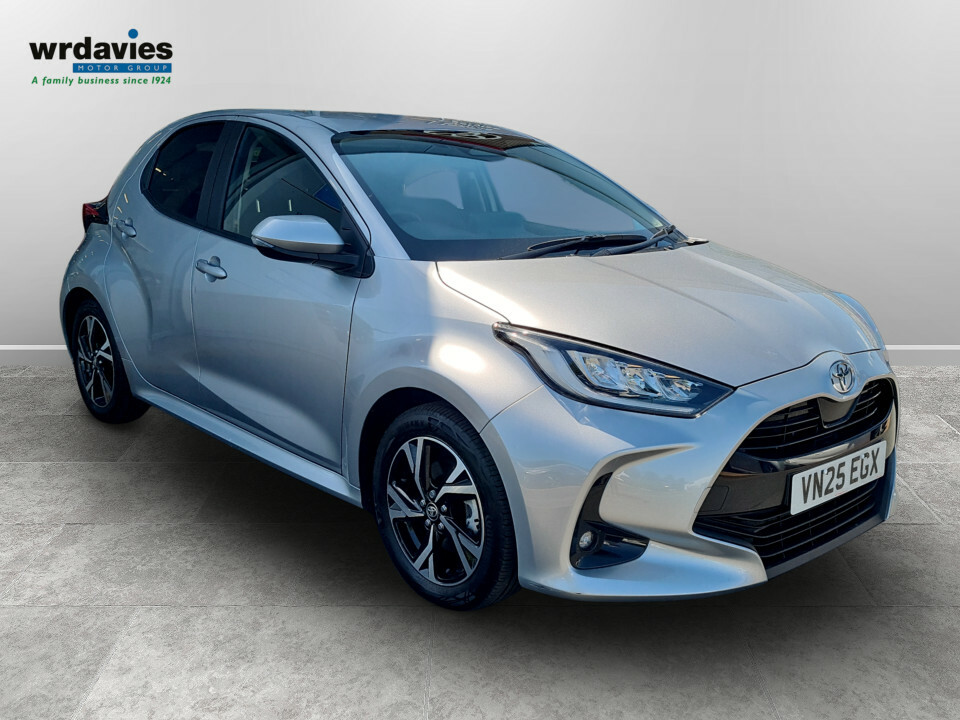 Toyota Yaris 1.5 Hybrid Design Cvt Silver