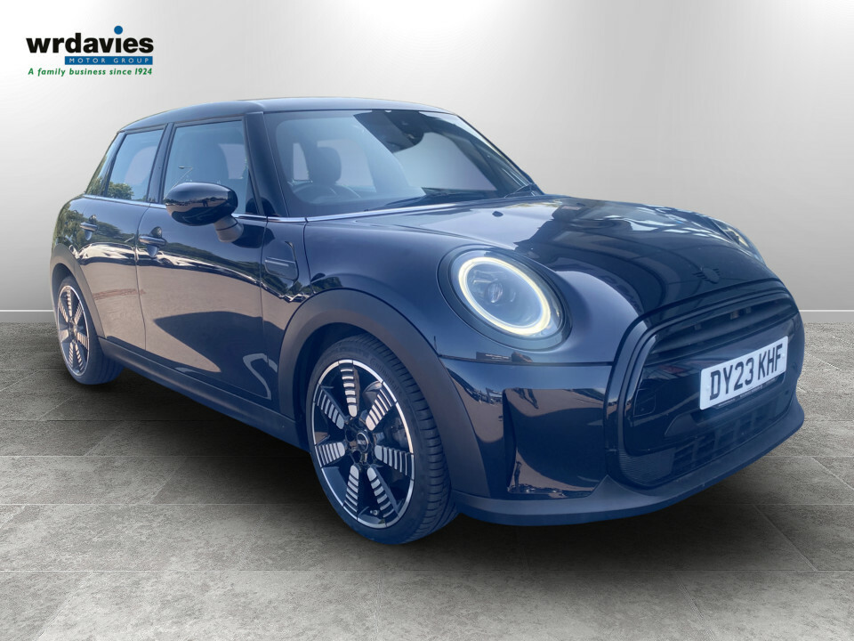 Mini Hatch 1.5 Cooper Exclusive Premium Black