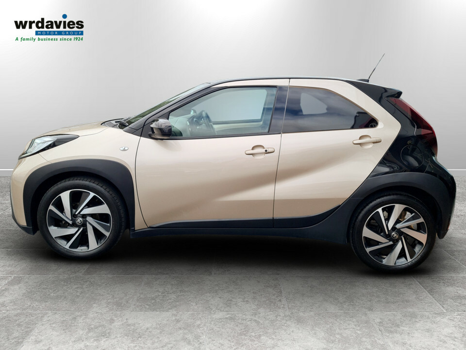 Toyota Aygo X 1.0 Vvt-i Exclusive Beige #4
