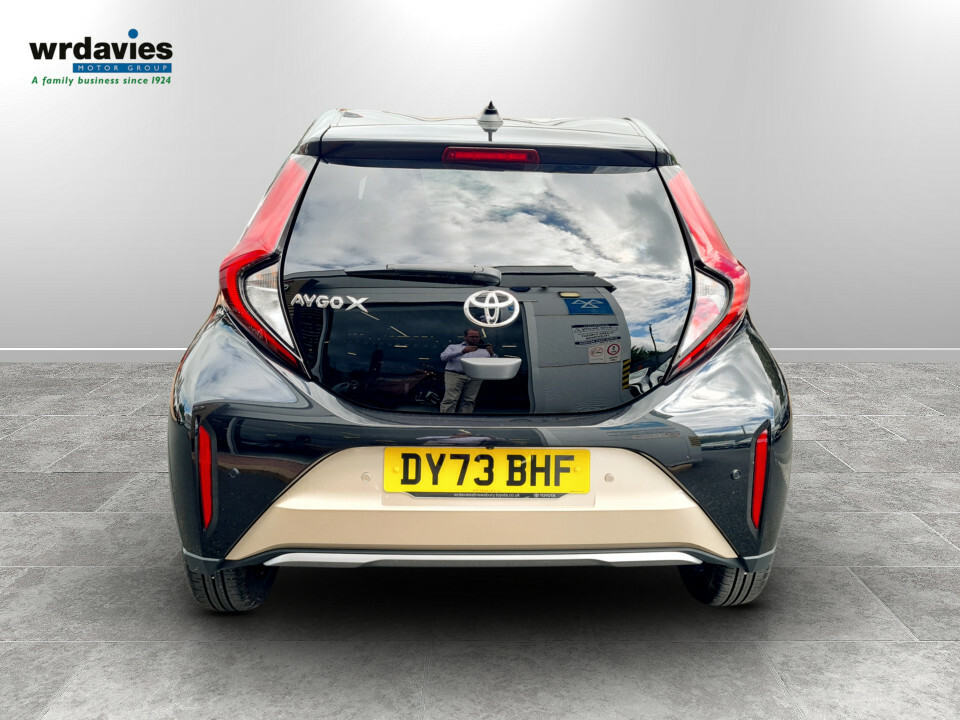 Toyota Aygo X 1.0 Vvt-i Exclusive Beige #6