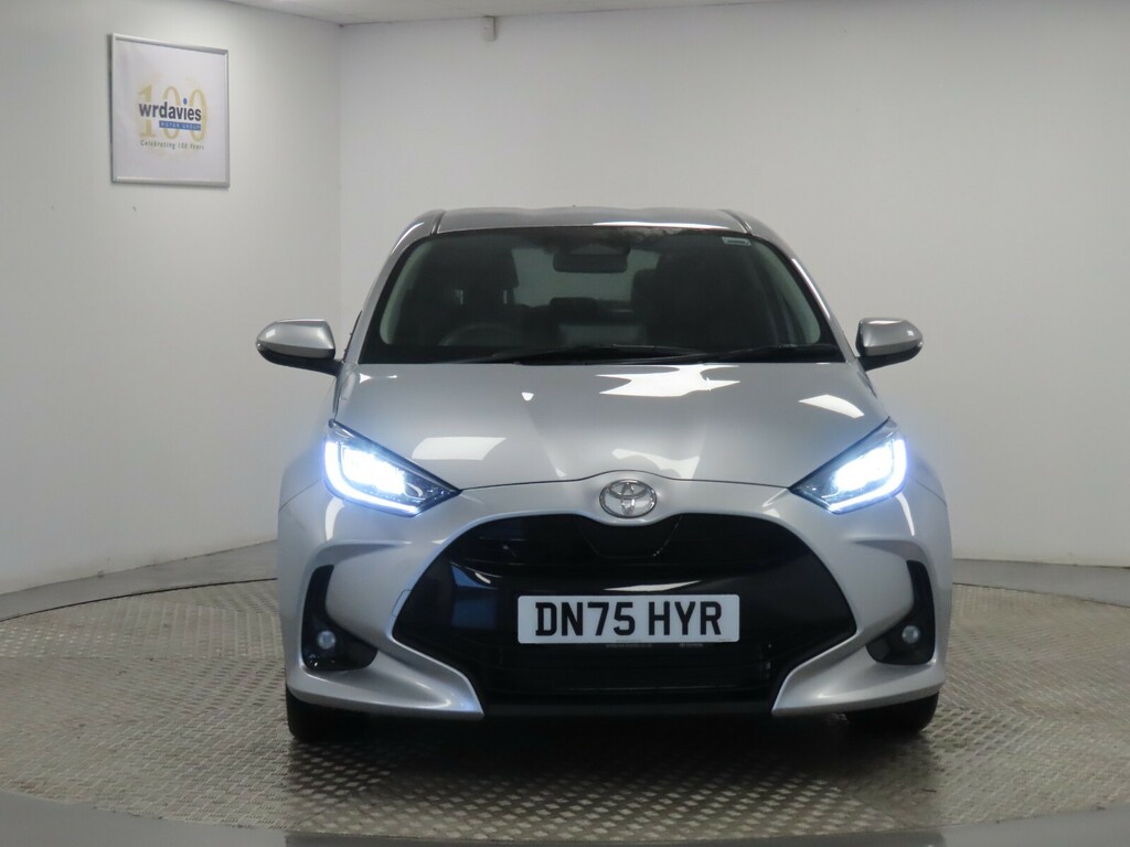 Toyota Yaris 1.5 Hybrid Design Cvt Silver #2