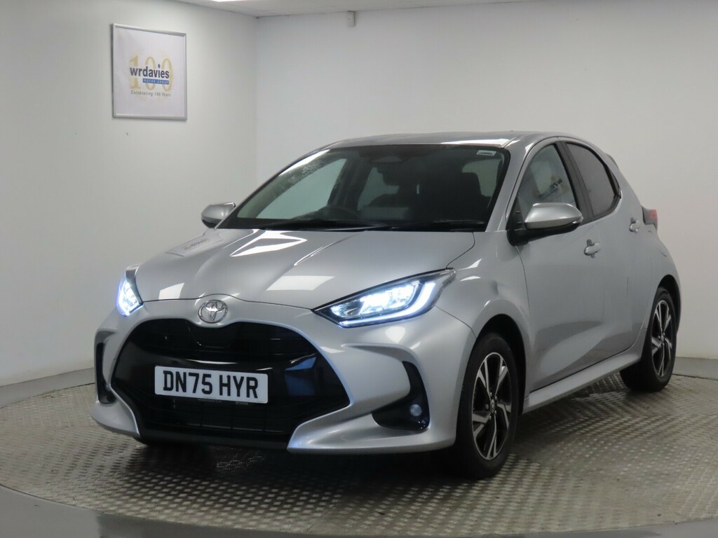 Toyota Yaris 1.5 Hybrid Design Cvt Silver #3