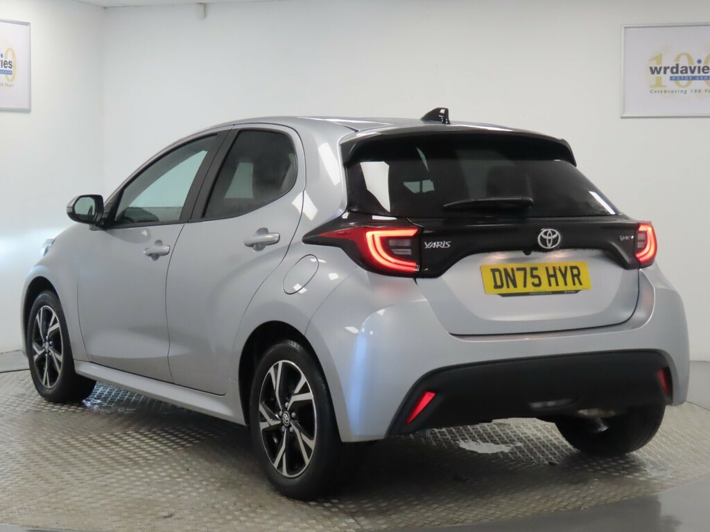 Toyota Yaris 1.5 Hybrid Design Cvt Silver #5