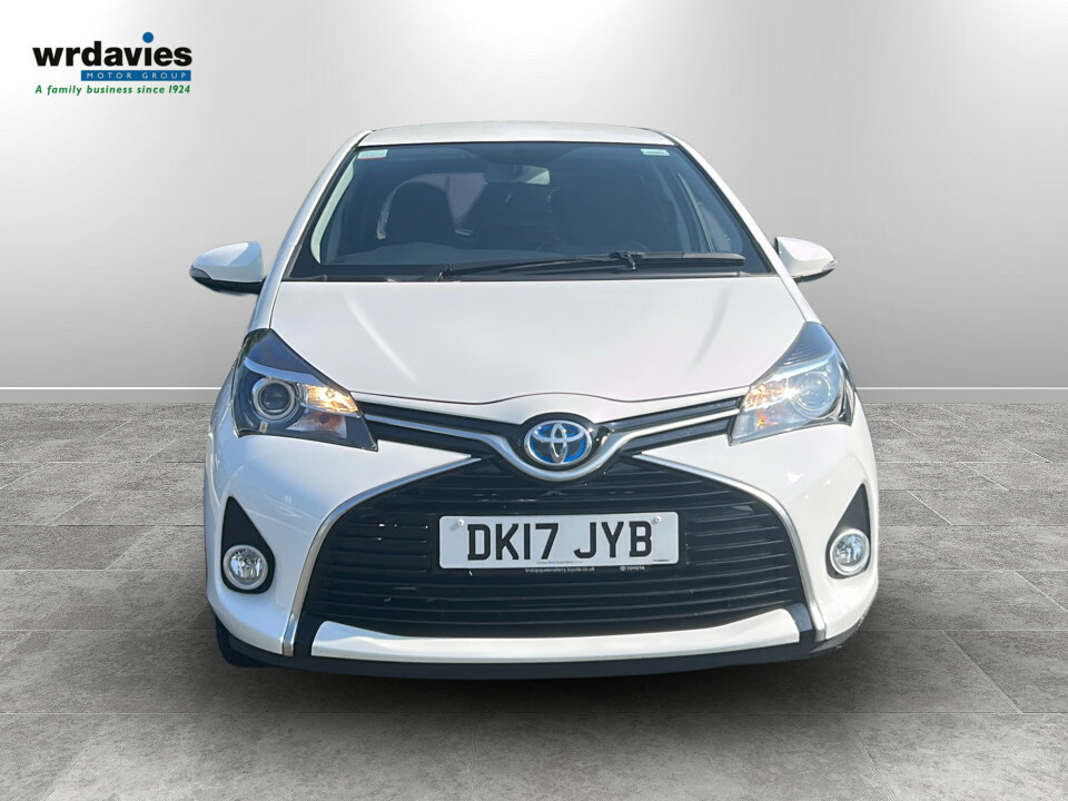 Toyota Yaris 1.5 Hybrid Icon Cvt White #2