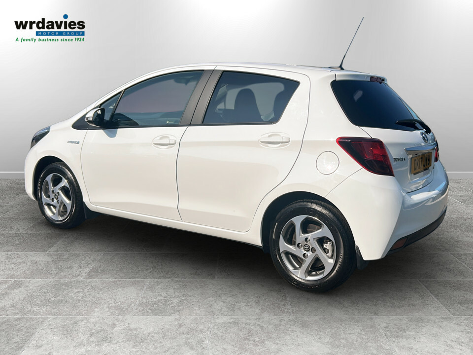 Toyota Yaris 1.5 Hybrid Icon Cvt White #5