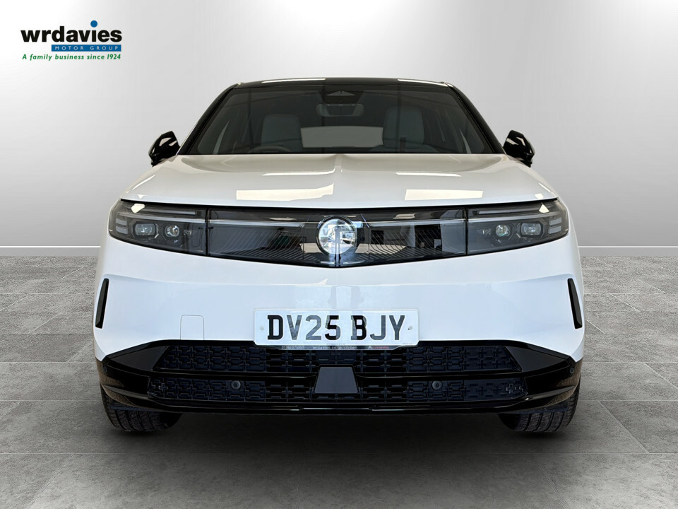 Vauxhall Grandland 157Kw Gs 73Kwh DV25BJY White #2