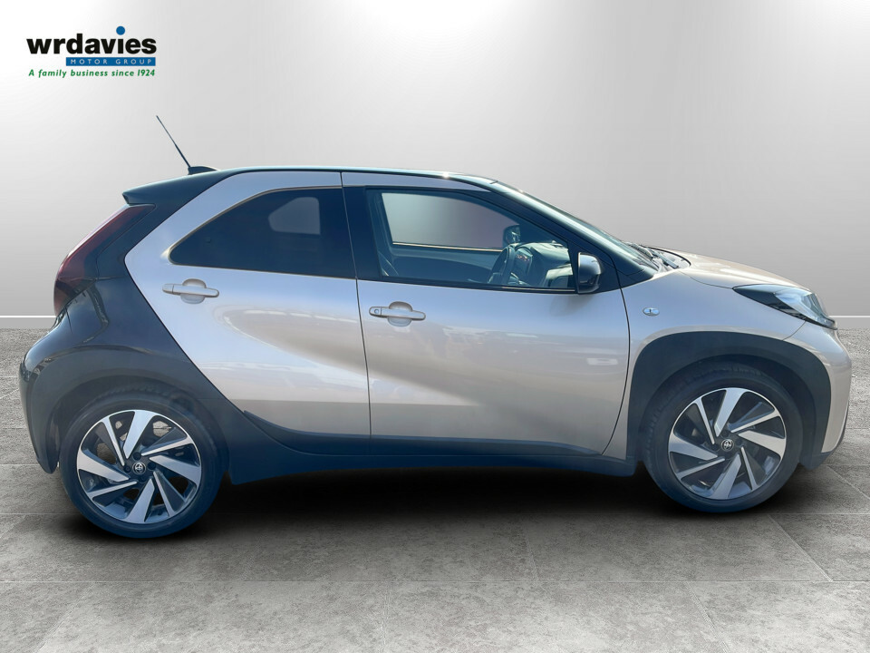 Toyota Aygo X 1.0 Vvt-i Edge Beige #4