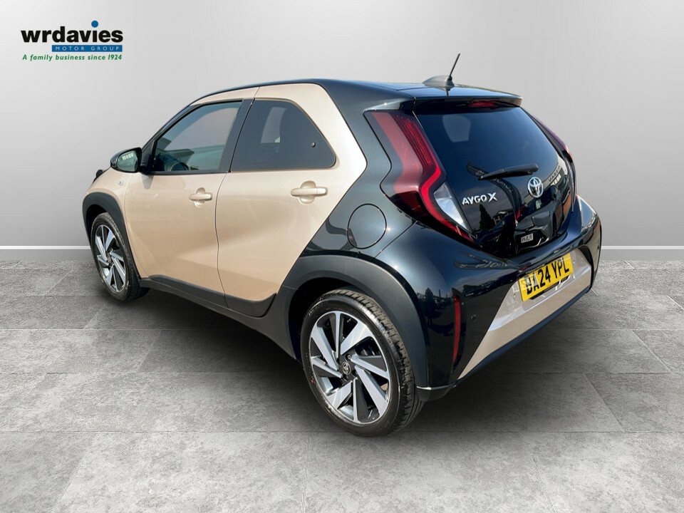 Toyota Aygo X 1.0 Vvt-i Edge Beige #5