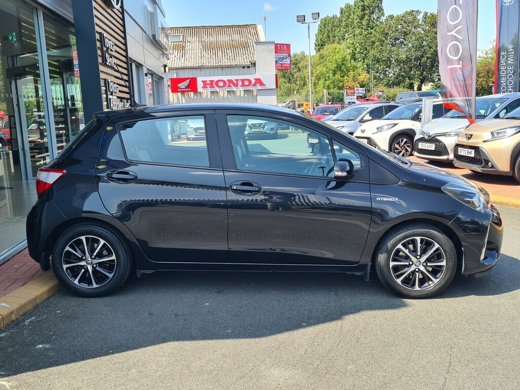 Toyota Yaris 1.5 Hybrid Icon Tech Cvt Black #2