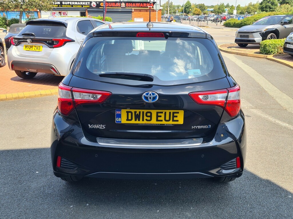 Toyota Yaris 1.5 Hybrid Icon Tech Cvt Black #4