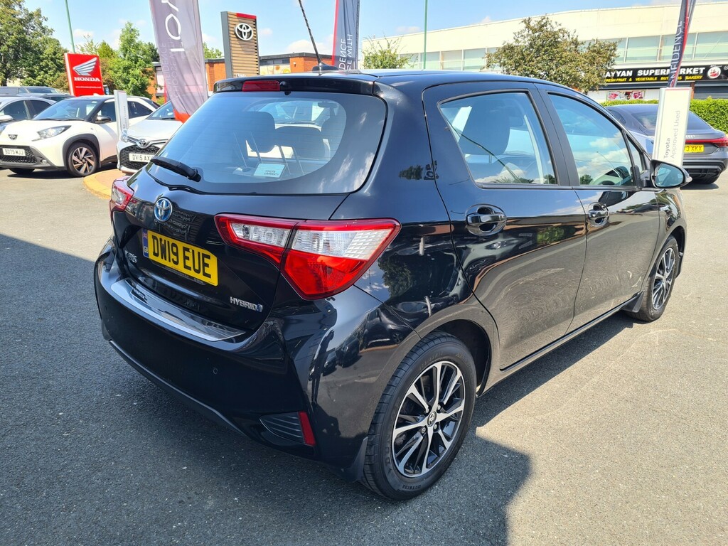 Toyota Yaris 1.5 Hybrid Icon Tech Cvt Black #3
