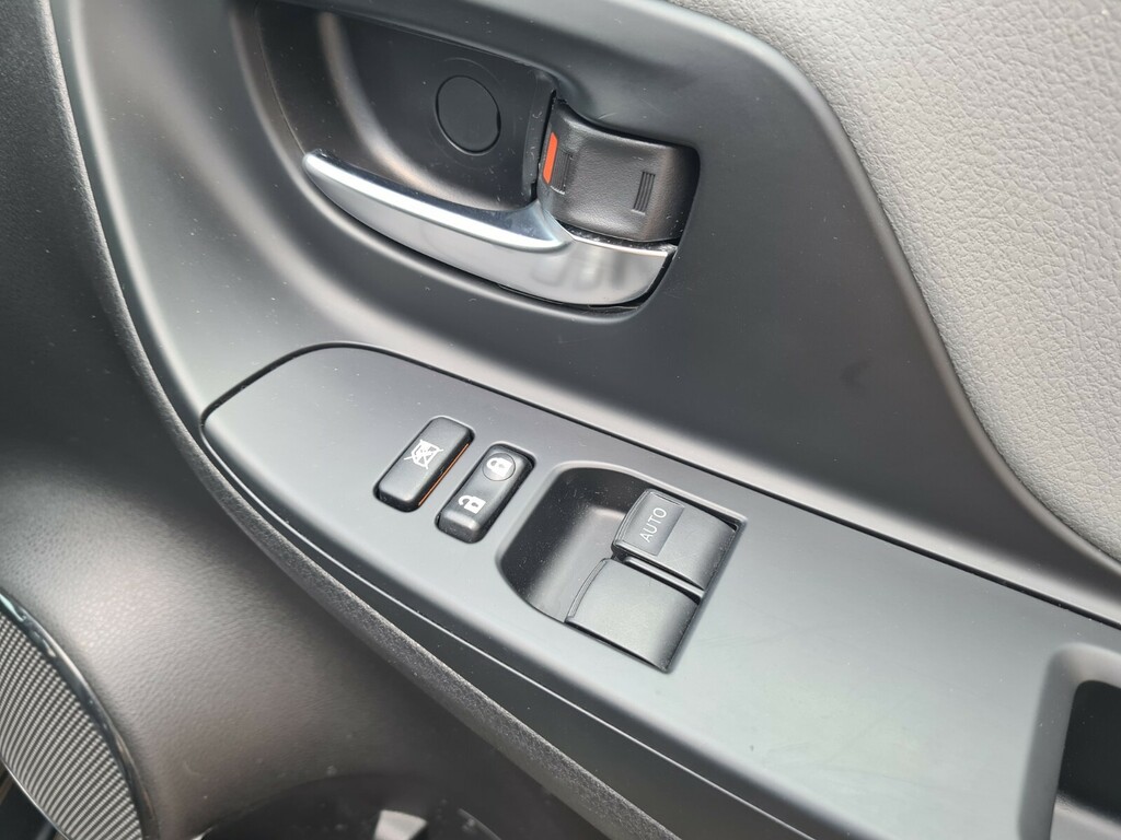 Toyota Yaris Icon Tech White #17