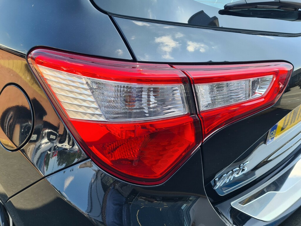 Toyota Yaris 1.5 Hybrid Icon Tech Cvt Black #6