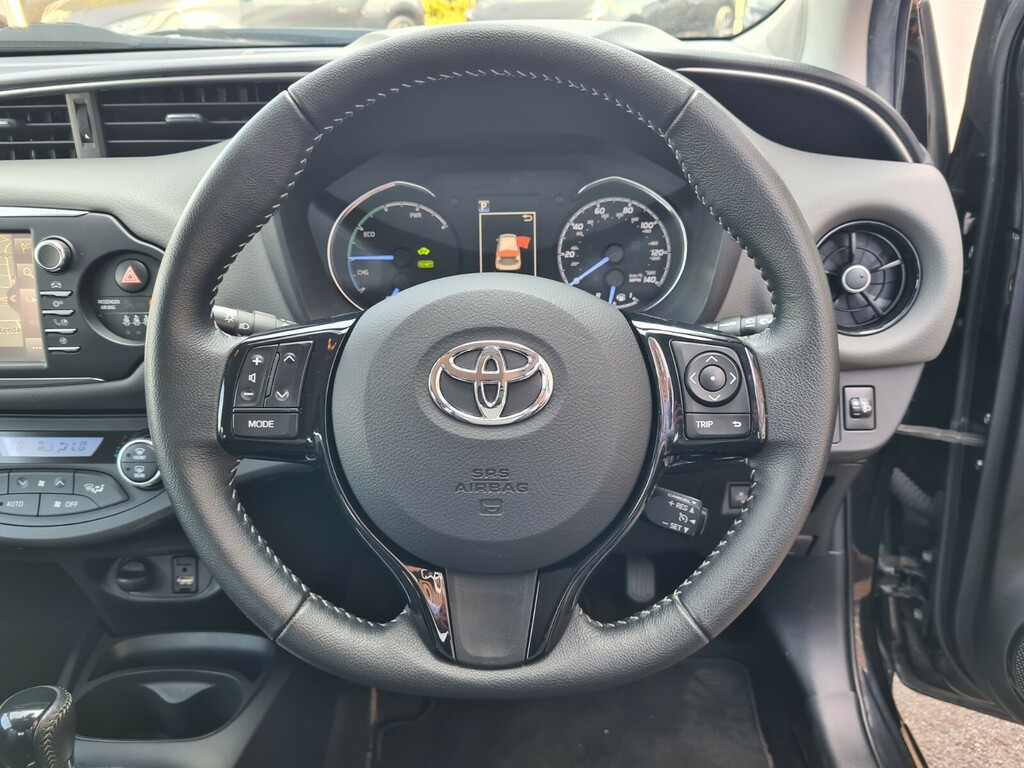 Toyota Yaris Icon Tech White #11