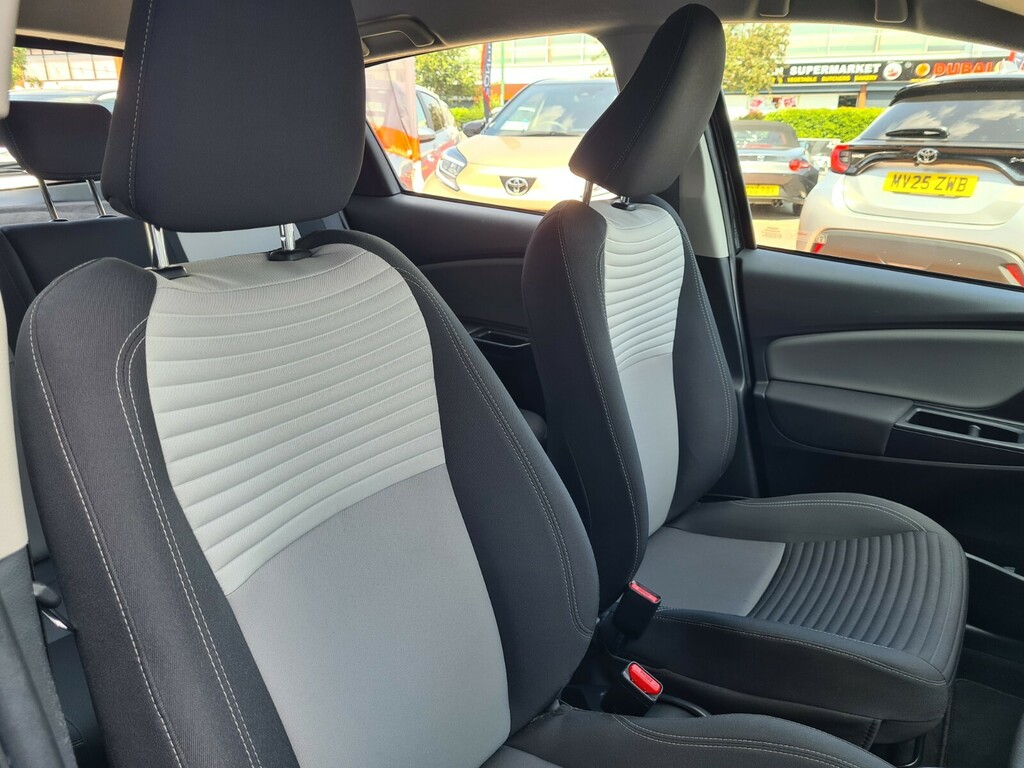 Toyota Yaris Icon Tech White #18