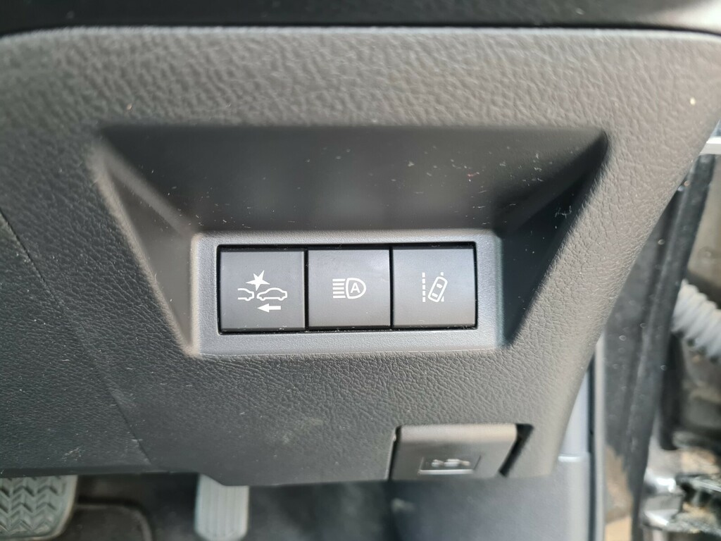 Toyota Yaris Icon Tech White #16