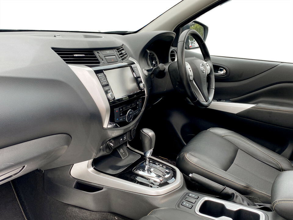 Nissan Navara Automatic White #16