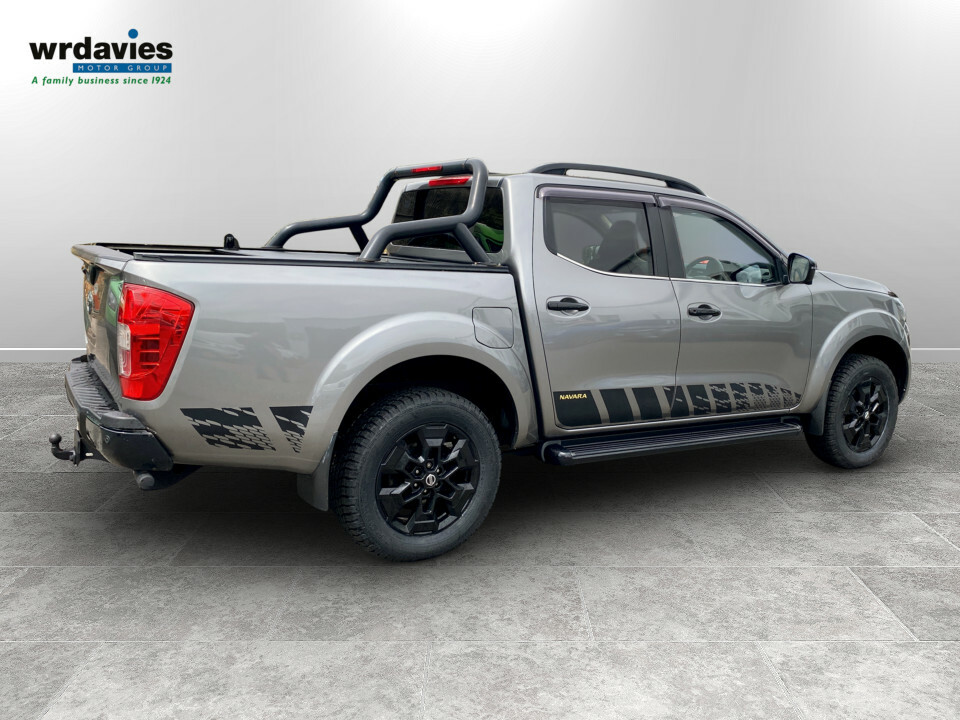 Nissan Navara Automatic White #11
