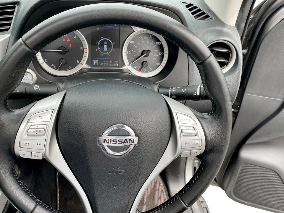 Nissan Navara Automatic White #24