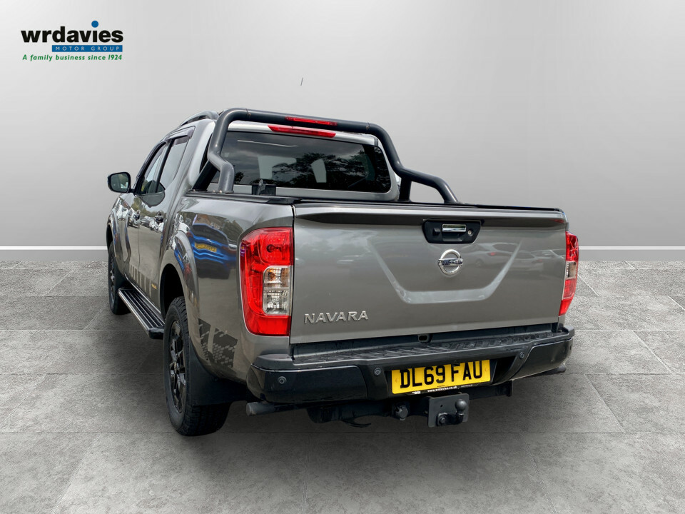 Nissan Navara Automatic White #7