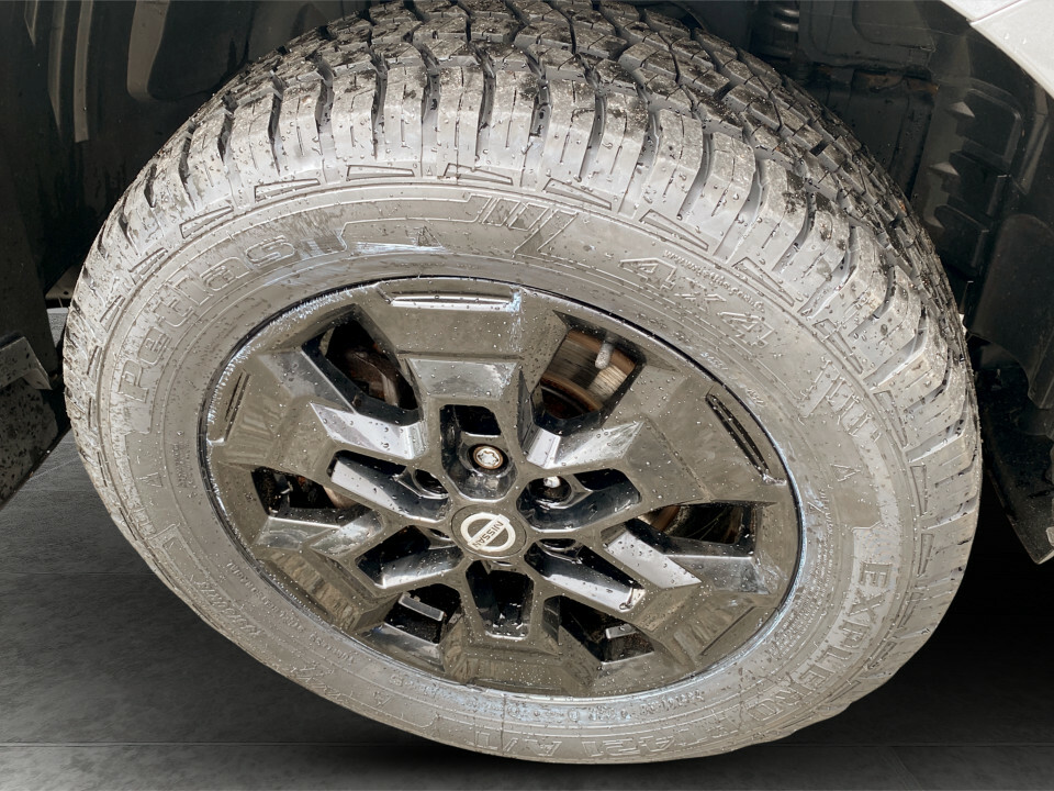 Nissan Navara Automatic White #14