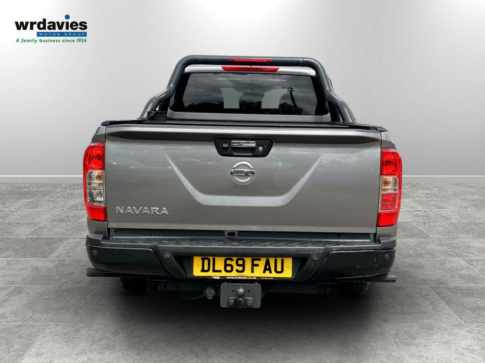 Nissan Navara Automatic White #8