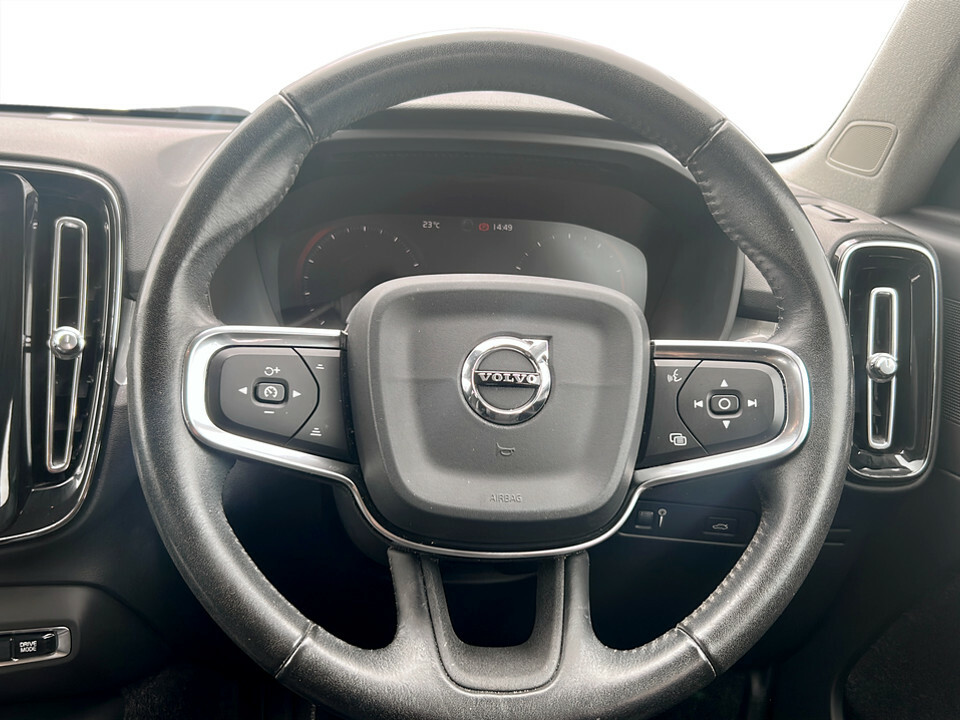 Volvo XC40 1.5 T3 R Design Pro Red #26